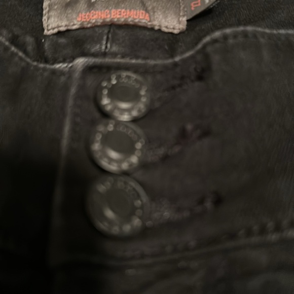Torrid black Bermuda shorts size 22 - Picture 3 of 3